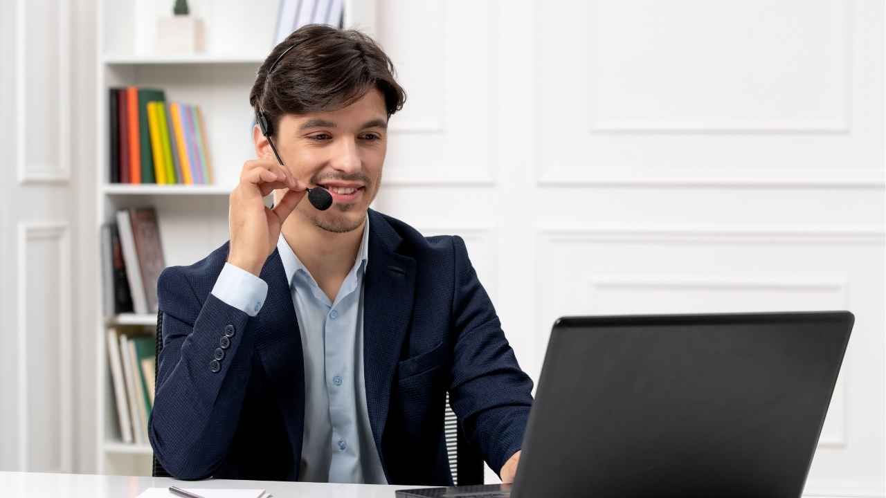 Customer Service: Pengertian, Model, dan Tren Terbarunya