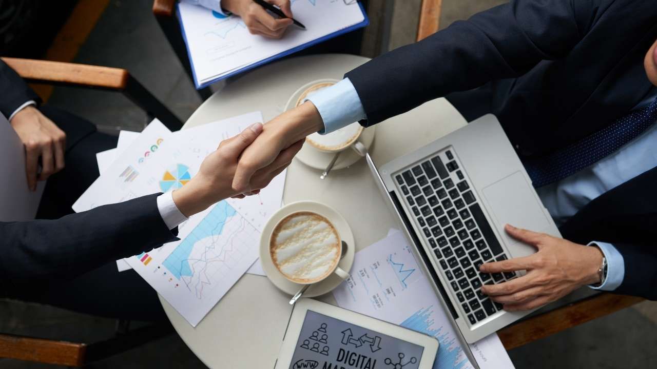 relationship management kunci loyalitas pelanggan bisnis